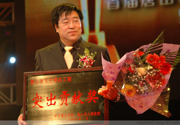 和藝術家合影