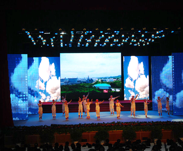 學習十八大、工人勇爭先唐山市職工大型文藝演出