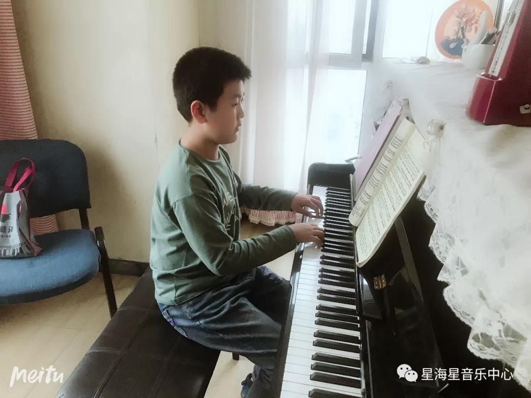 唐山藝術培訓學校星海藝校大陸陽光校區優秀學員推介～李宇航